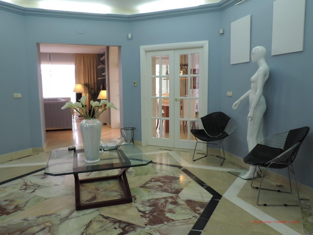 Luxury Villa for sale in Duquesa Golf (La Duquesa), 800.000 €