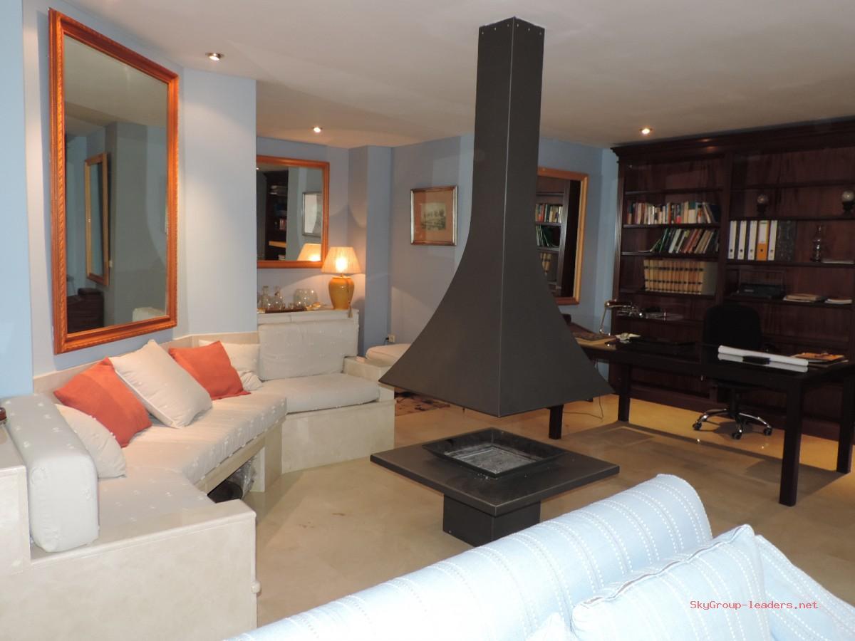Luxury Villa for sale in Duquesa Golf (La Duquesa), 800.000 €